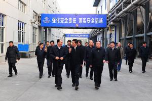 Xie Fuzhan, former Secretary of the provincial Party committee, came to the company to investigate.